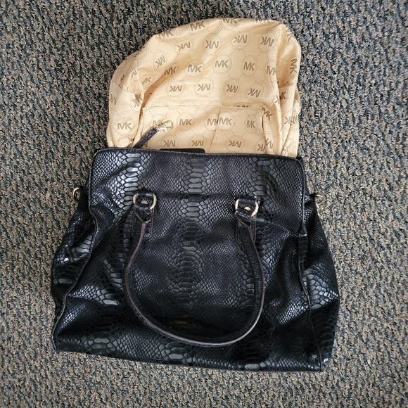 Michael Kors Hamilton Satchel Python Black and Gold Lock and Key - Picture 6 of 16